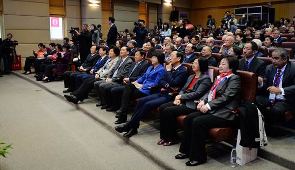 说明:http://news.sjtu.edu.cn/_mediafile/newsnet/2016/04/08/3y568zqxkl.jpg