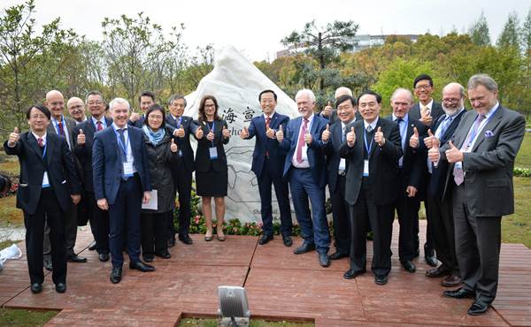 说明:http://news.sjtu.edu.cn/_mediafile/newsnet/2016/04/08/ebk4fdsxl0.jpg